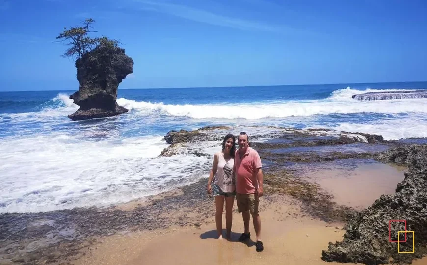 Playa con rocas en la costa de Costa Rica