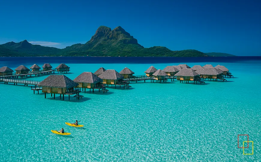 Kayaks en laguna de Bora Bora
