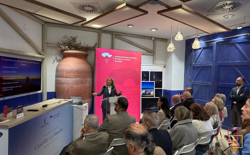 Asistentes a la presentación en la Oficina de Turismo de Castilla-La Mancha en Madrid