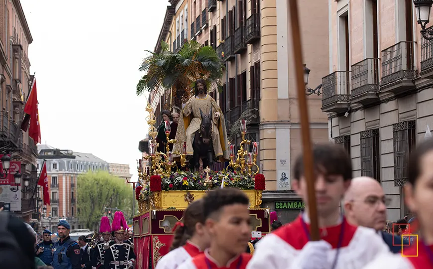 Procesión de La Borriquita saliendo de la Catedral de Madrid en 2024