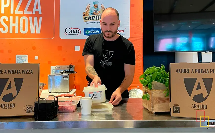 Pizza Show en Madrid con Vittorio Araldo presentando La Pluma en The Italian Show 2025