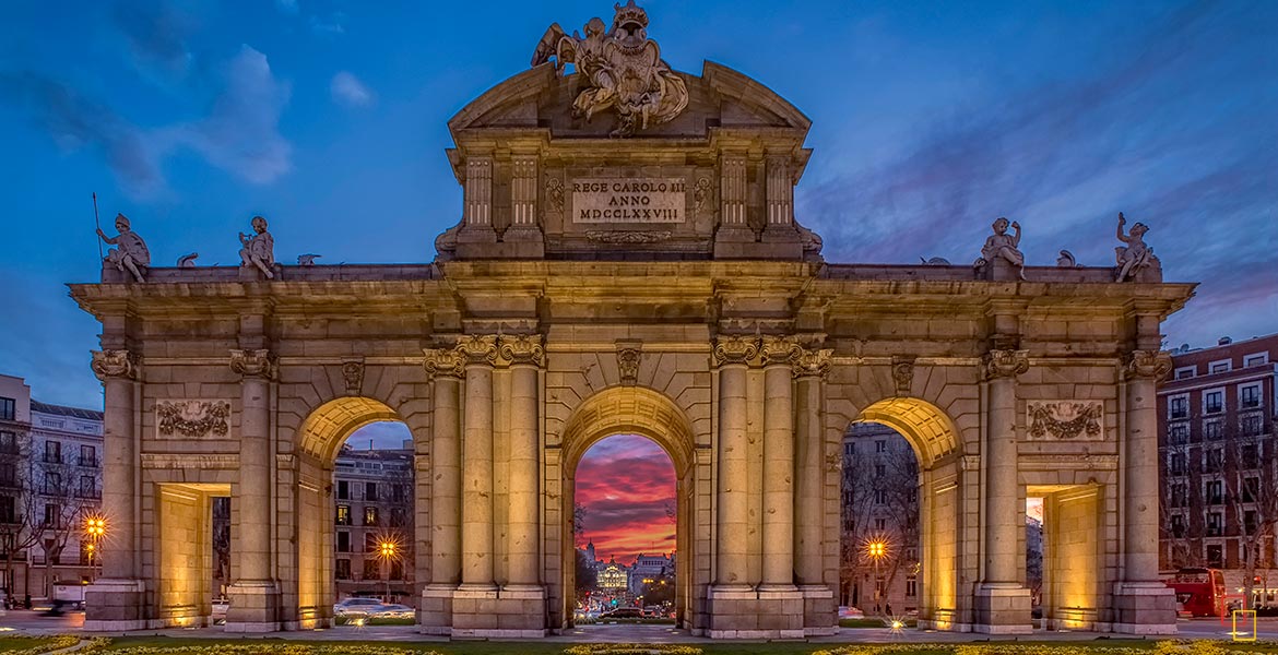 La Puerta de Alcalá, un símbolo representativo de Madrid y una de las cinco antiguas puertas reales por las que se accedía a Madrid