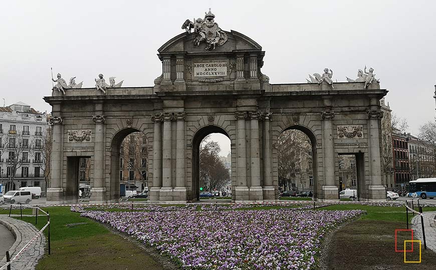puerta de alcalá, uno de los lugares que visitar en Madrid más fotografiados