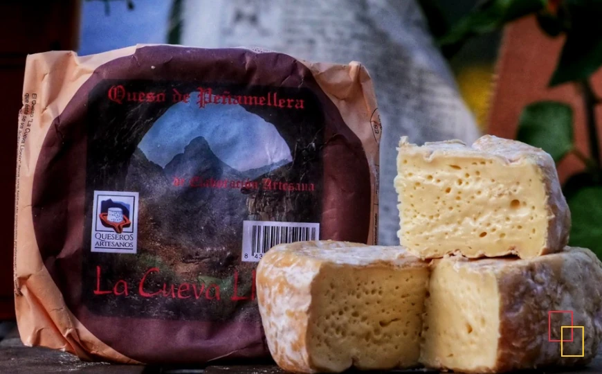 Quesos de Peñamellera en la Feria del Quesu y el Vinu