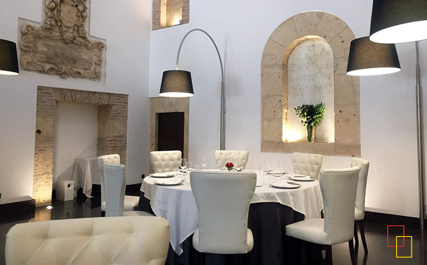 La conversión en restaurante ha respetado la arquitectura original del templo - restaurante Villena