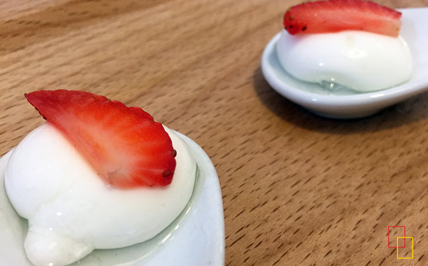 Esferas de yogur natural con fresas - restaurante Villena
