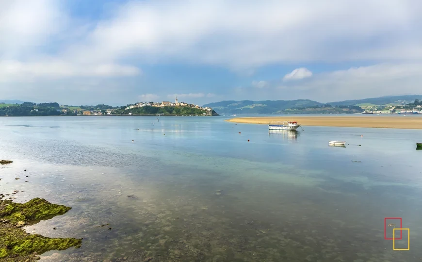 Ría del Eo, con Castropol al fondo
