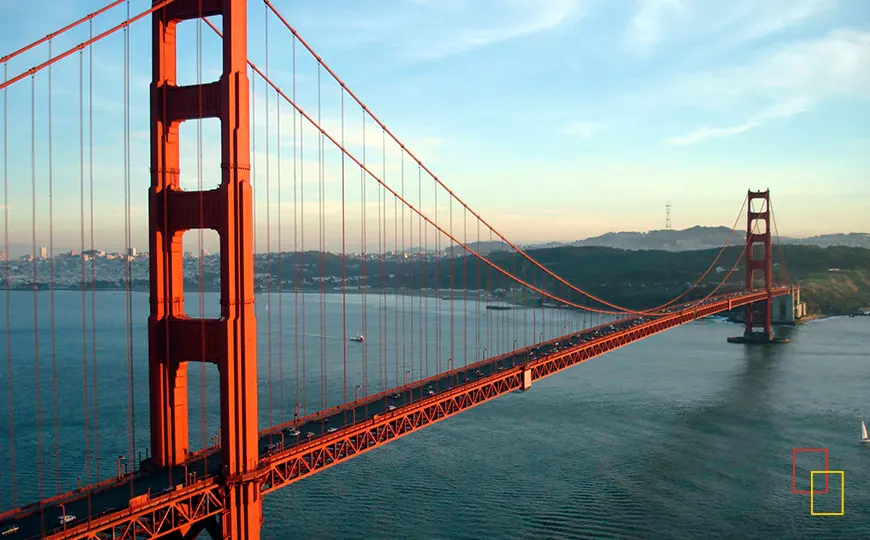 Golden Gate Bridge al atardecer cruzando la bahía de San Francisco