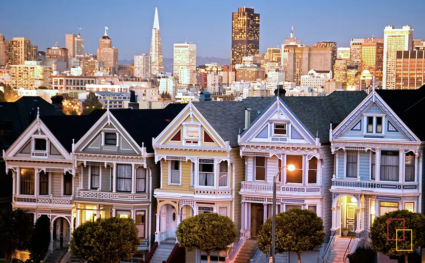 Las Painted Ladies de Alamo Square con el skyline de San Francisco al fondo