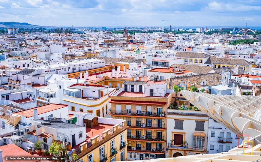 Azoteas del casco histórico de Sevilla al atardecer
