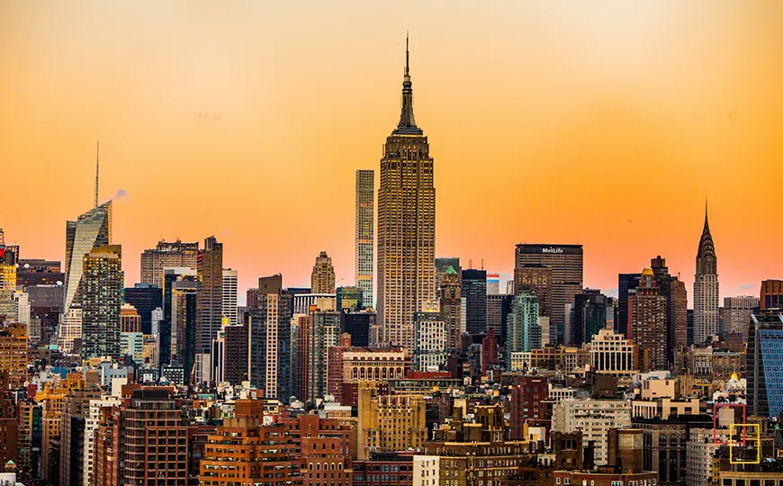Vista del skyline de Nueva York al atardecer con el Empire State