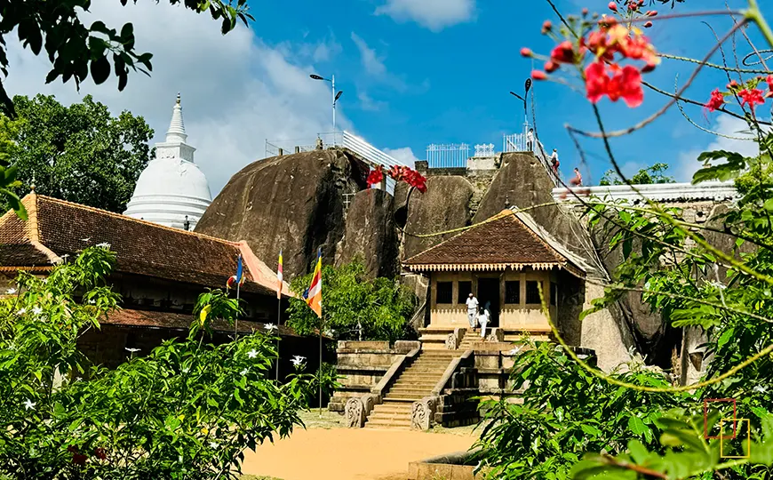 Isurumuniya: templo rupestre entre estanques sagrados en Anuradhapura