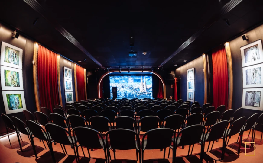 Sala principal de Teatro Flamenco Barcelona con escenario y butacas