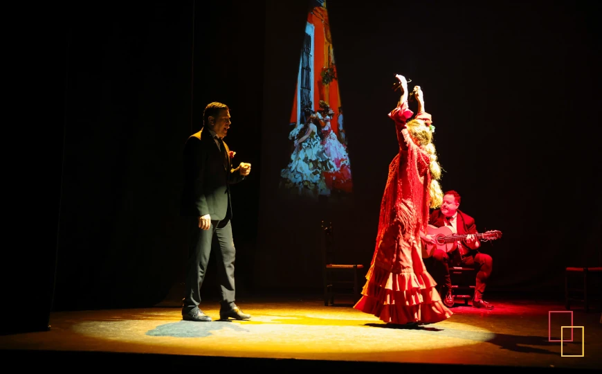 Momento de cante y baile durante el espectáculo Pasión en Sevilla