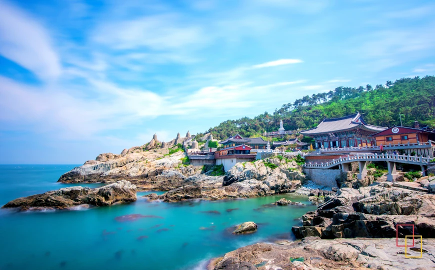 Templo Haedong Yonggungsa en Busán, templo costero sobre rocas