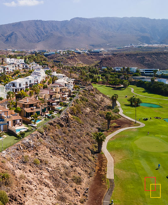 rodeado por campos de golf