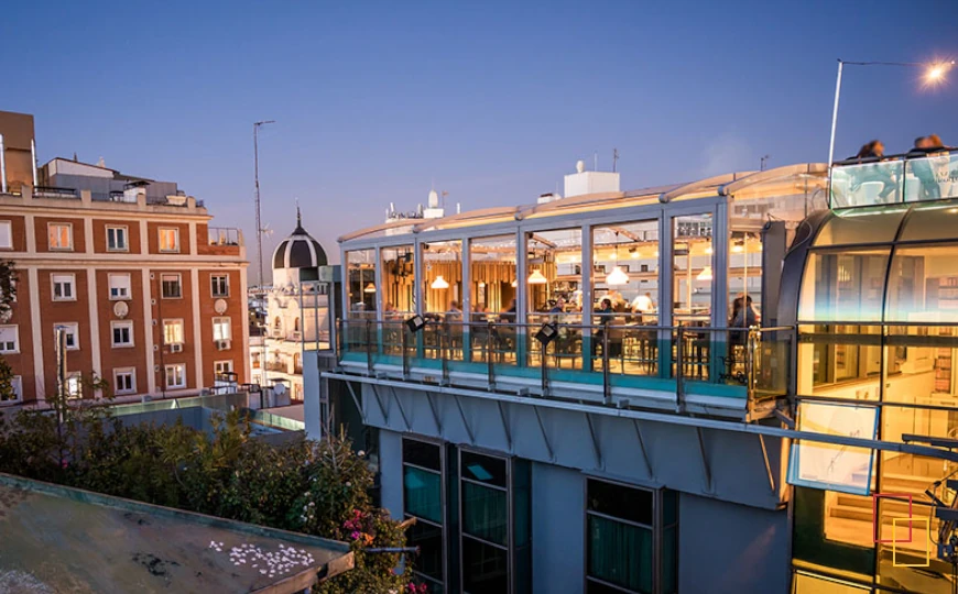 Terraza de Inhala con vistas al centro de Madrid