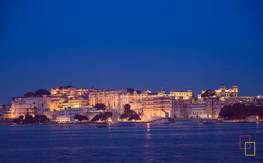 Palacio de la Ciudad iluminado, Udaipur