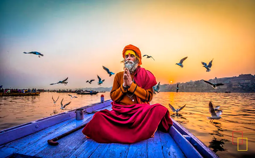 Peregrinos en barca al amanecer, Varanasi