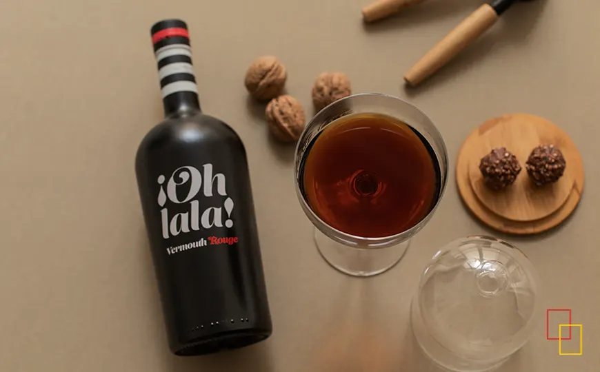 Cata de vermut y botánicos en el taller de vermut de Vegamar