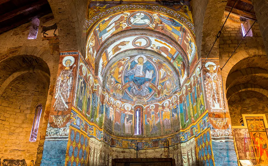 Videomapping en el interior de Sant Climent de Taüll con recreación de los frescos
