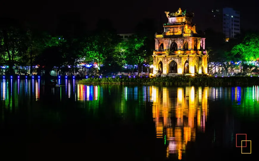 Lago Hoàn Kiếm y Templo Ngoc Son en Hanói