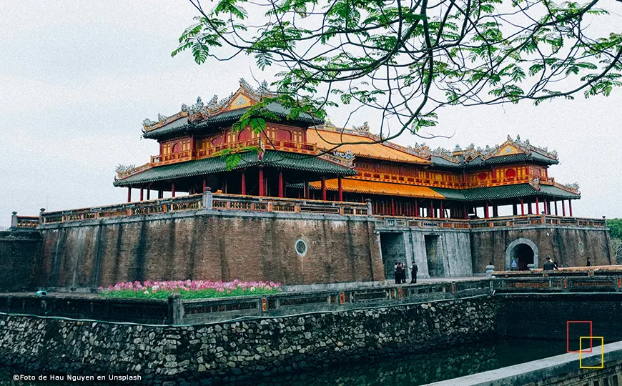 Puerta monumental de la Ciudad Imperial de Huế