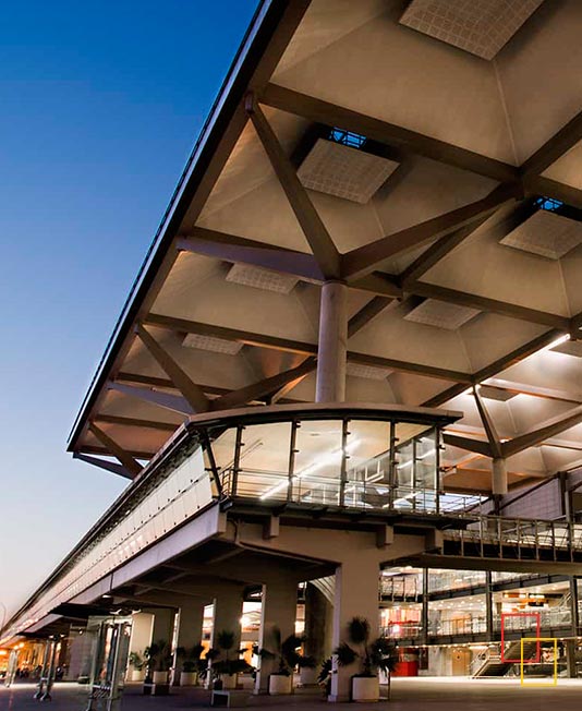 Zona exterior de la terminal del Aeropuerto de Málaga-Costa del Sol